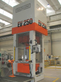 Spécial EMO 2007 : GALDABINI exposera une presse hydraulique à 4 montants de 120 tonnes et conduite par ordinateur, type EV/120