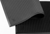 Hydrofit d’ERGO, une gamme de tapis de travail ergonomiques, anti-fatigue et de sécurité qui résiste aux copeaux chauds
