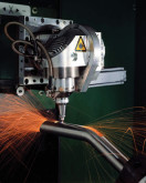 Spécial EMO 2003 : une nouvelle cellule d'usinage laser pour tubes déformés et des machines pour le tube chez BLM GROUP