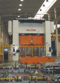 Spécial INDUSTRIE 2004 : une presse automatique 1200 tonnes sur le stand BALCONI