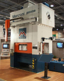 Un nouveau modèle de presse mécanique à double montant sur le stand MANZONI au salon LAMIERA 2004
